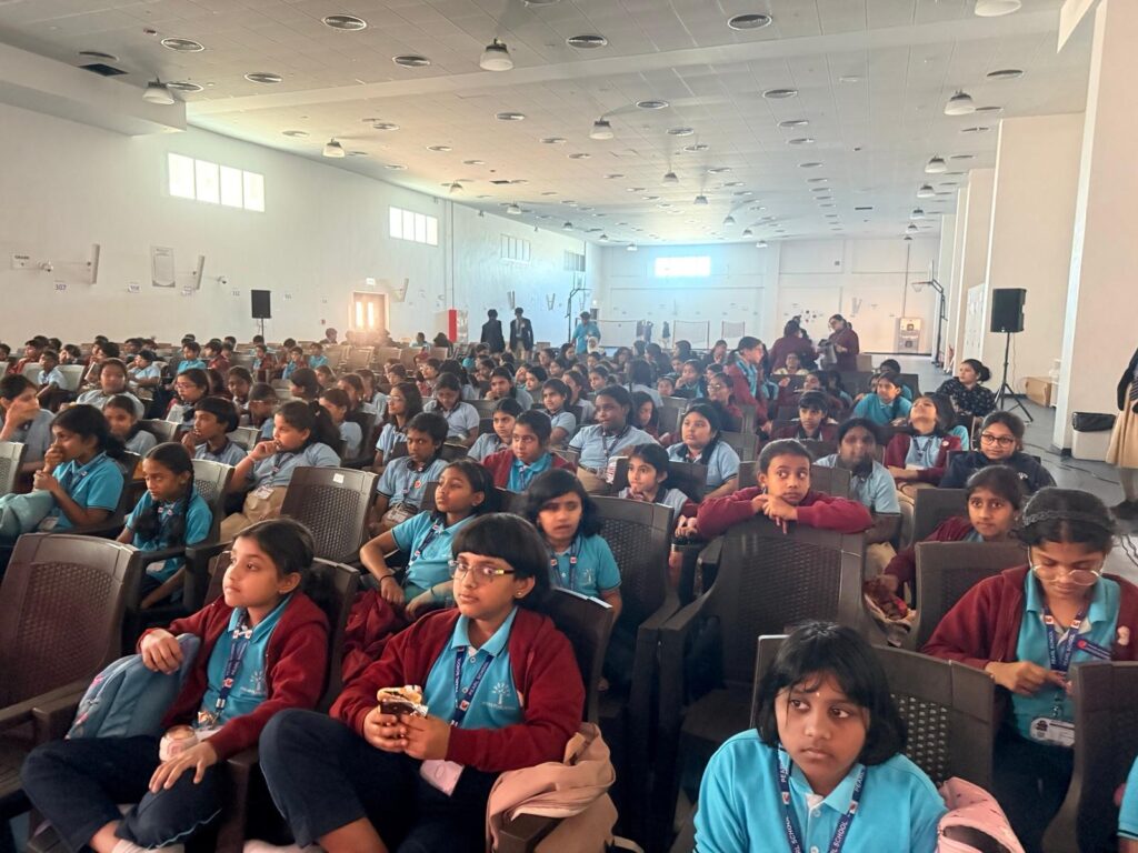 movie-day-at-podar-pearl-school-al-dafna-campus