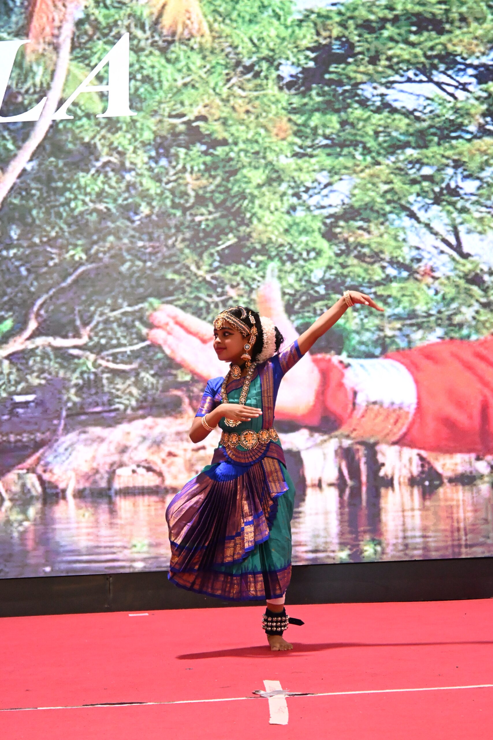 kerala-piravi-celebration-at-podar-pearl-school