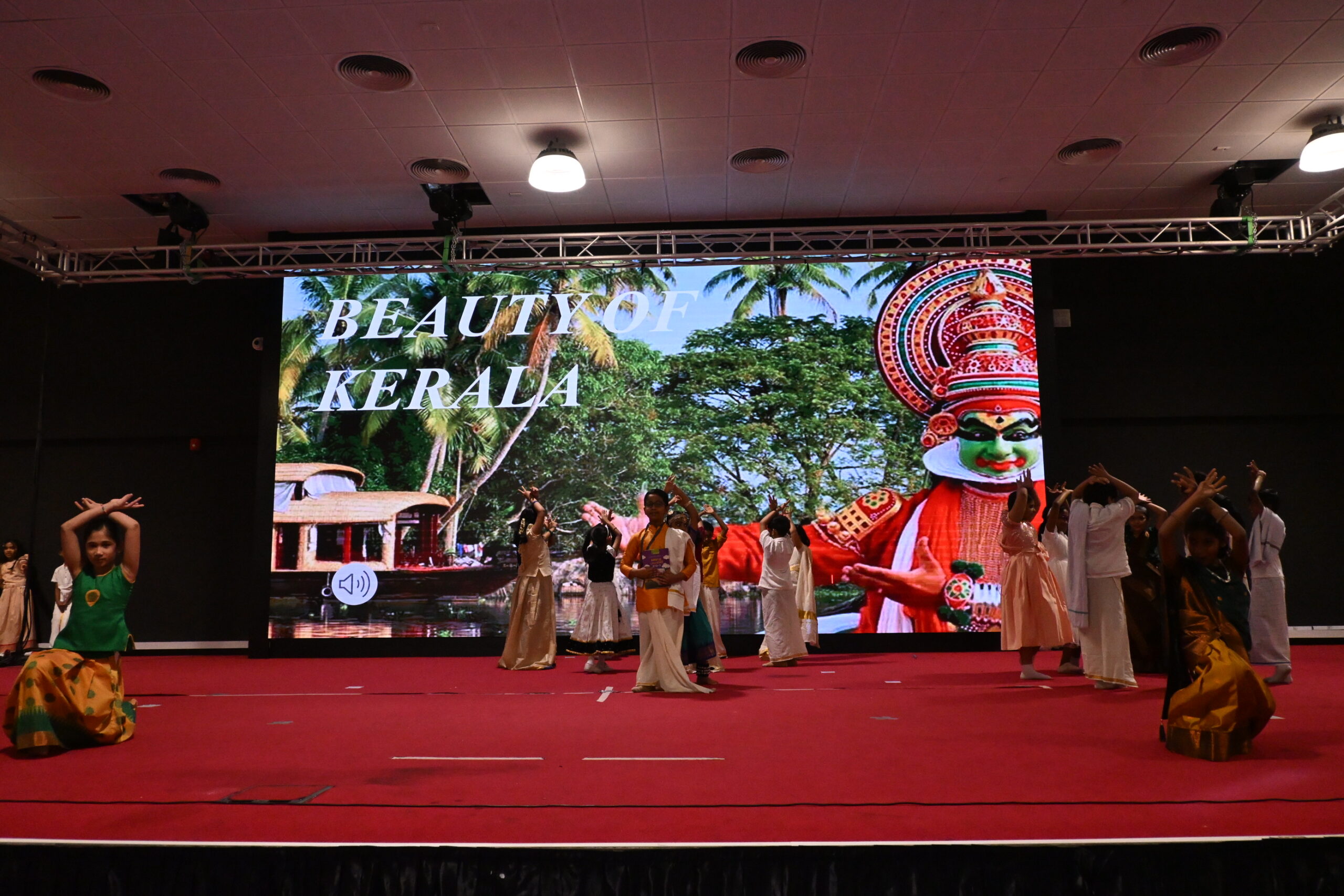 kerala-piravi-celebration-at-podar-pearl-school